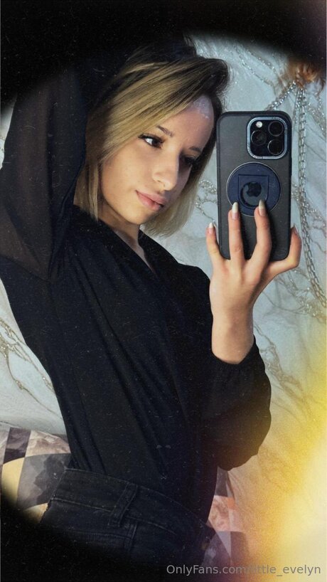 Alaston vuotanut OnlyFans-kuva Little Evelyn