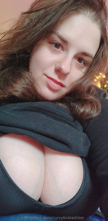 Foto desnuda filtrada de OnlyFans de Curvybratashlee