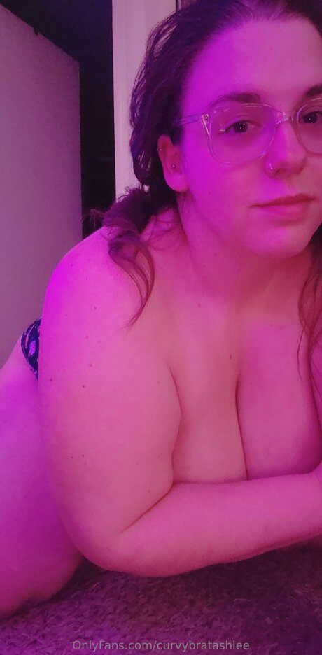 Nacktes geleaktes OnlyFans-Foto von Curvybratashlee