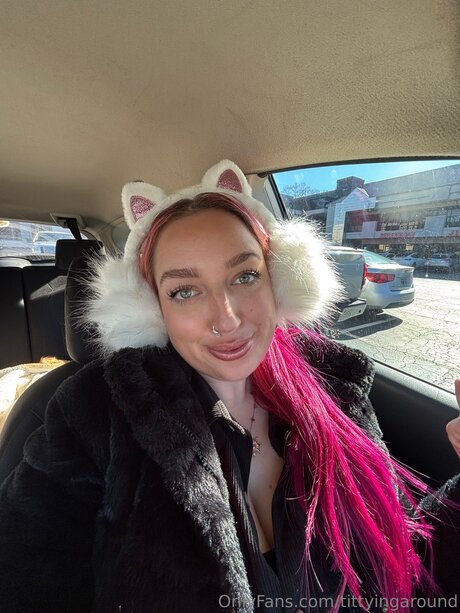 Nahá fotka uniklých OnlyFans od Tittyingaround