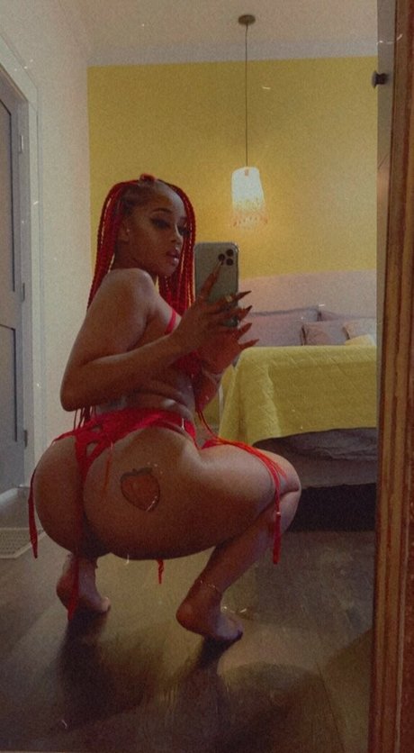 Nahá fotka uniklých OnlyFans od Lalacakes