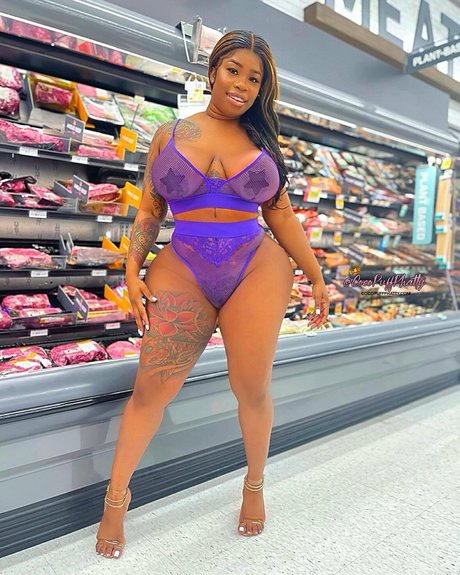 Naken läckt OnlyFans-bild av Chocolate Goddess