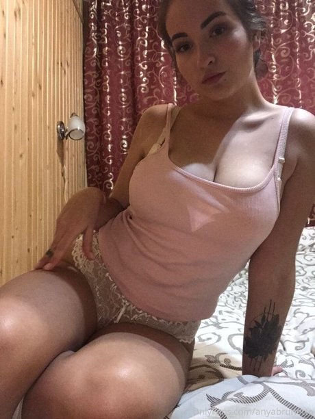 Anya Brunette