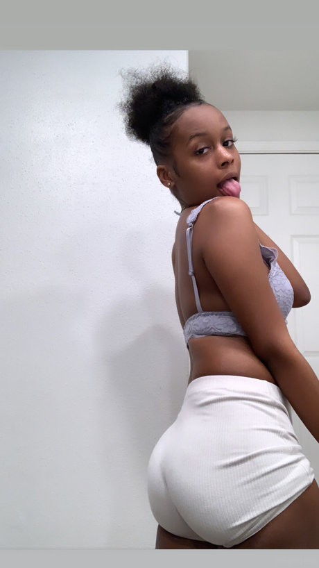 Foto di nudo di fuga di OnlyFans di Xxitsyummy