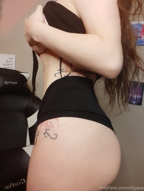 Nahá fotka uniklých OnlyFans od Junie Dyana