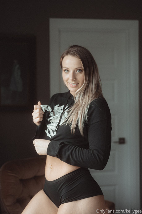 Nahá fotka uniklých OnlyFans od Kelly Gee
