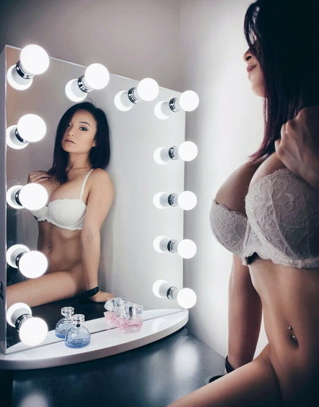 Foto di nudo di fuga di OnlyFans di Simpalicety