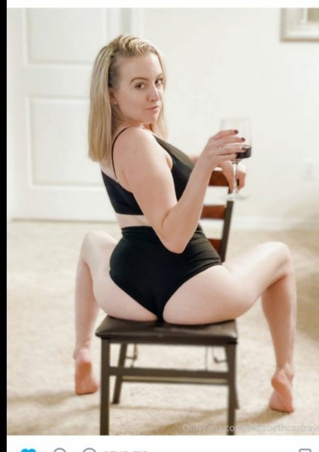 Naken lekkede OnlyFans-bilde av Elizabeth Castravet