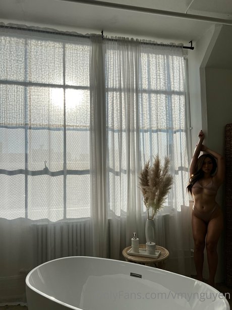 Nahá fotka uniklých OnlyFans od Victoria Nguyen