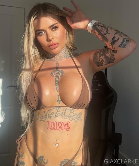 Alasti lekkinud OnlyFans-i pilt Gia Clarke