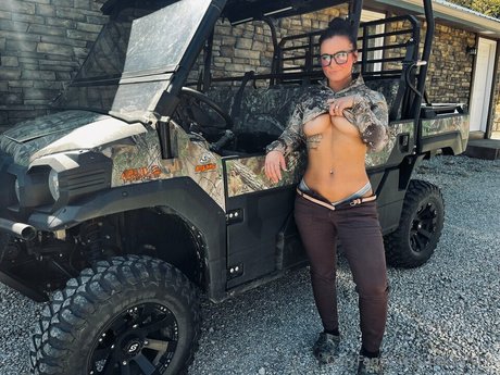 Alaston vuotanut OnlyFans-kuva Raska Chick