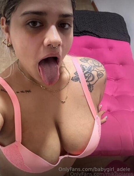 Alaston vuotanut OnlyFans-kuva Babygirl Adele