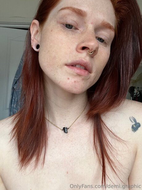 Naken lekkede OnlyFans-bilde av Demi Graphic