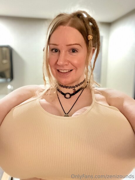 Naken lekkede OnlyFans-bilde av Zenizounds
