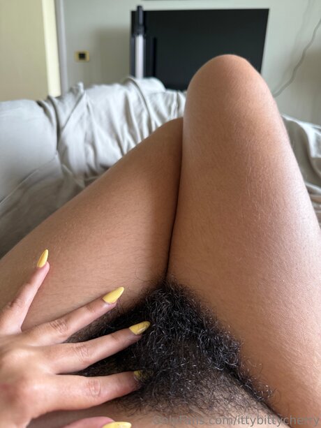 Alasti lekkinud OnlyFans-i pilt Ittybittycherry
