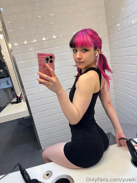 Обнаженная фотография утечки OnlyFans от Yuwki