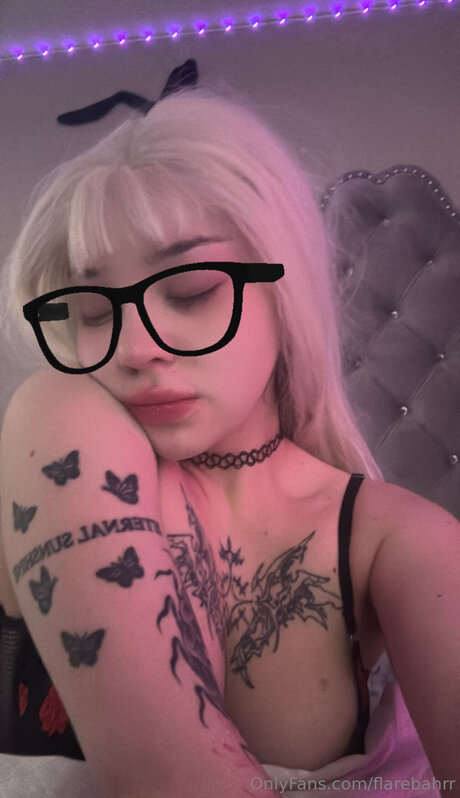 Naken läckt OnlyFans-bild av Flarebahrr