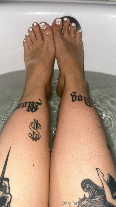 Naakte gelekte OnlyFans-foto van Olivia Nina