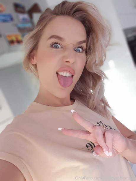 Nøgent lækket OnlyFans-billede af Ashley Ashton