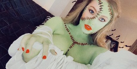 Alasti lekkinud OnlyFans-i pilt Lily Adair