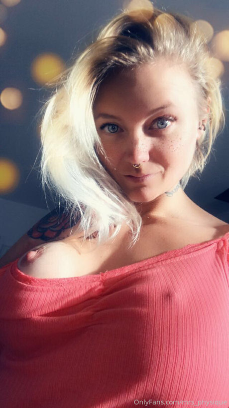 Alasti lekkinud OnlyFans-i pilt Pauline Von Schinkel