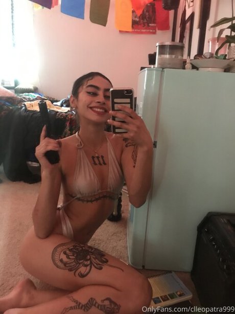Alasti lekkinud OnlyFans-i pilt Abdulina