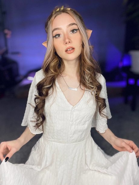 Nøgent lækket OnlyFans-billede af Alice Mido
