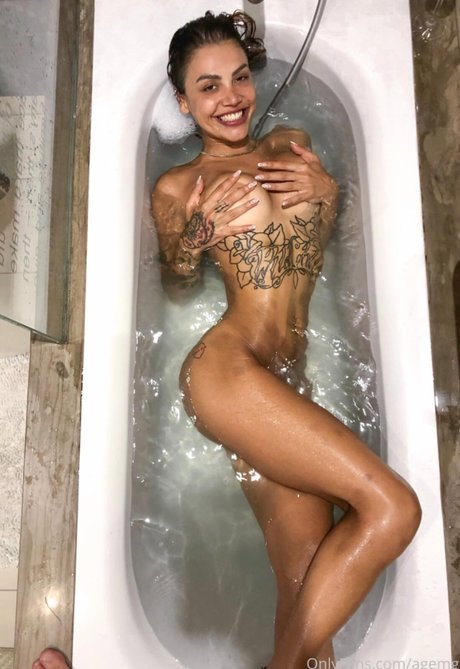 Naken lekkede OnlyFans-bilde av Agemg Ecem