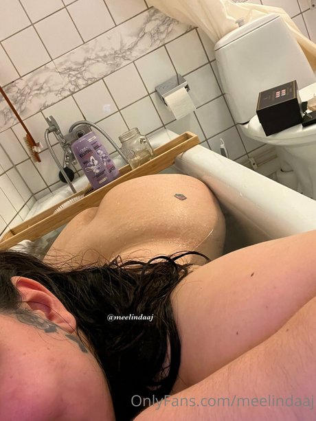 Naakte gelekte OnlyFans-foto van Meelindaaj