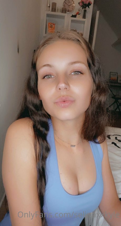 Naken lekkede OnlyFans-bilde av Selina Kyle