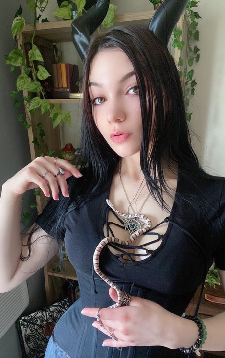 Esther Lynnrie