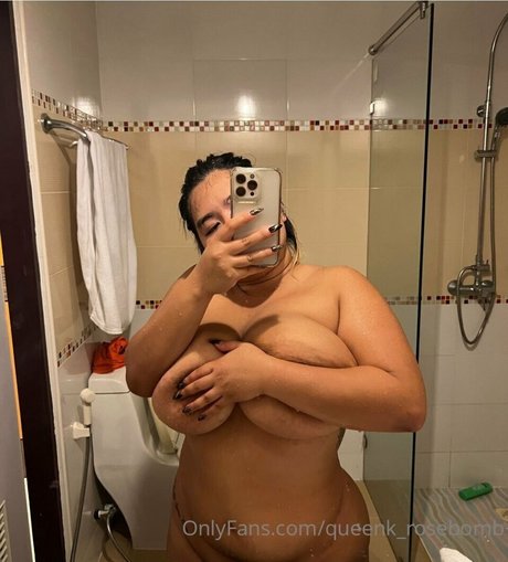 Naken lekkede OnlyFans-bilde av Kateketsarin