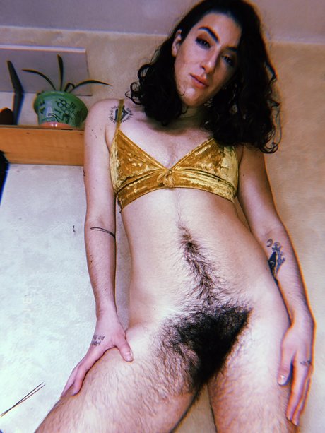 Alaston vuotanut OnlyFans-kuva Olive Wren