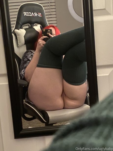Naken lekkede OnlyFans-bilde av Uglyba By