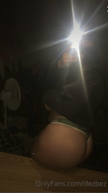 Photo nue de fuite OnlyFans de Dezbez
