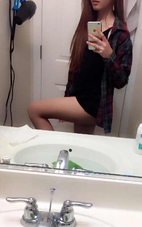 Alasti lekkinud OnlyFans-i pilt Nancy Tran