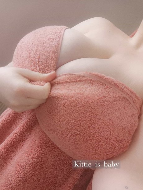 Naken lekkede OnlyFans-bilde av Kittie Is Baby