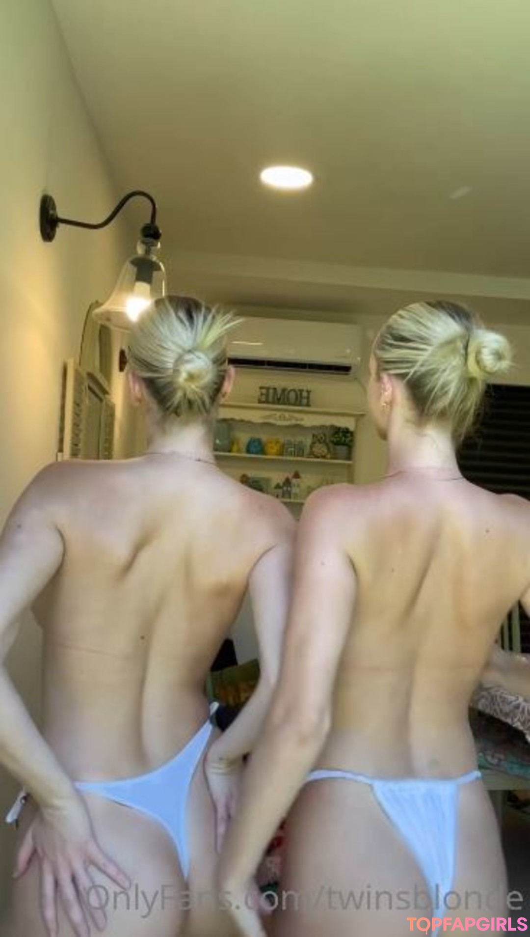 Naken läckt OnlyFans-bild av Onlytwinz #91