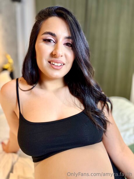 Naakte gelekte OnlyFans-foto van Amyra Fayth