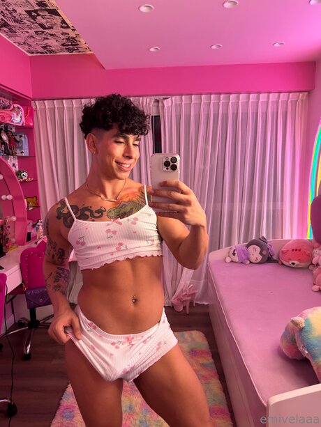 Foto desnuda filtrada de OnlyFans de Emivelaaa