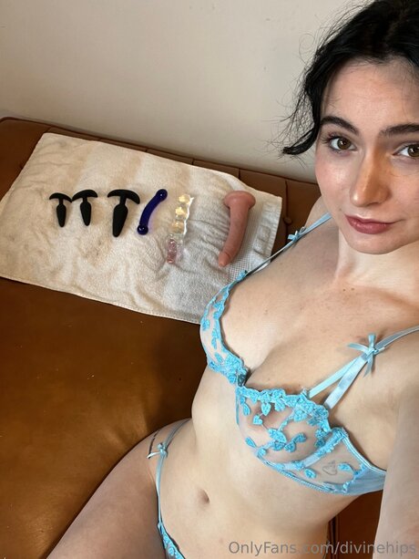 Divinehips OnlyFans 유출 누드 사진