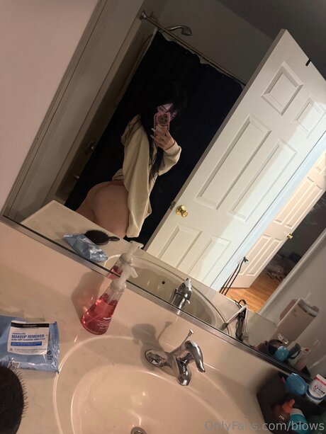 Naken läckt OnlyFans-bild av Blows