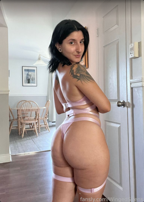 Photo nue de fuite OnlyFans de Winged Sirens