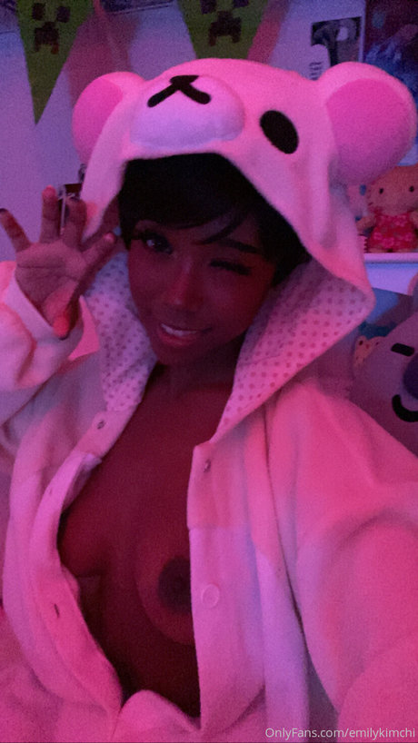 Foto nua vazada do OnlyFans de Emily Kimchi