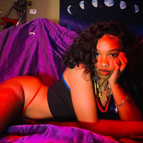 Photo nue de fuite OnlyFans de Little Me