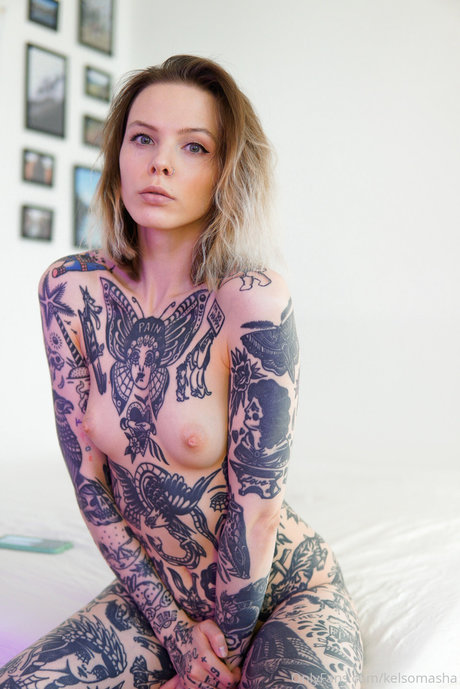 Foto nua vazada do OnlyFans de Tattooed Russian