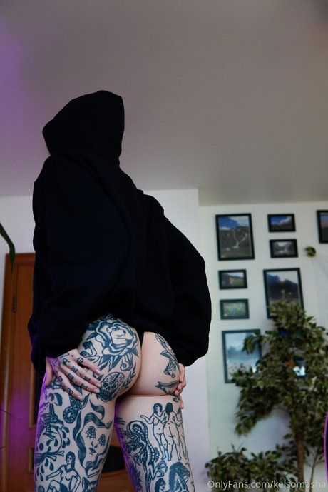Обнаженная фотография утечки OnlyFans от Tattooed Russian