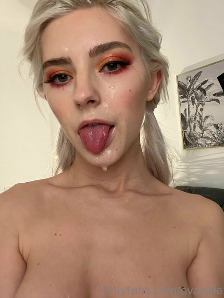 Eva Elfie