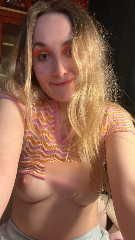 Foto di nudo di fuga di OnlyFans di Louise Little French