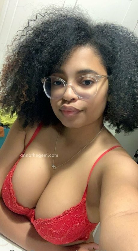 Naken läckt OnlyFans-bild av Annathegem